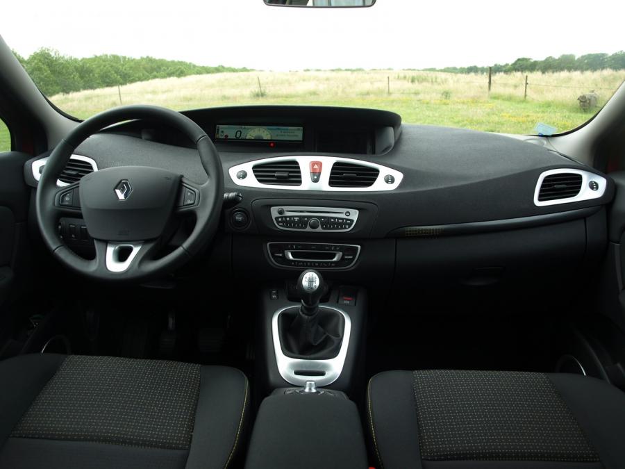 Торпедо Renault Scenic 2009 года  (фото 22 из 44)